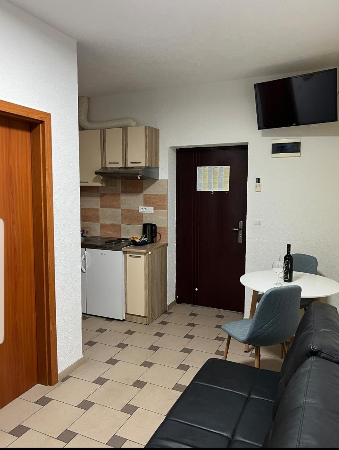 Apartment Afrika Макарська Екстер'єр фото