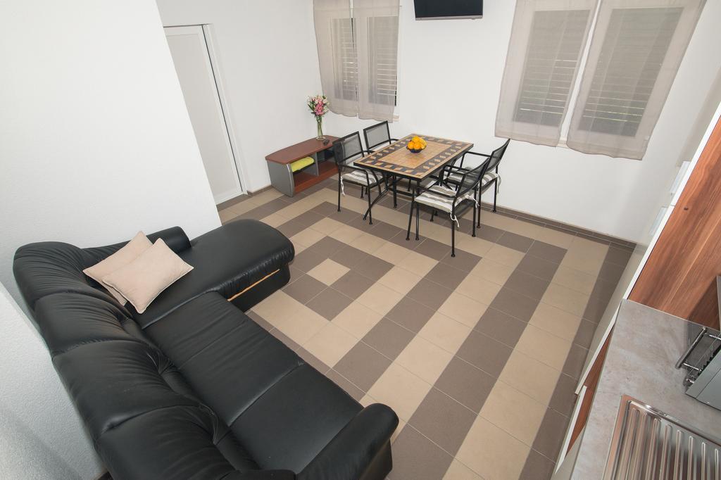 Apartment Afrika Макарська Екстер'єр фото