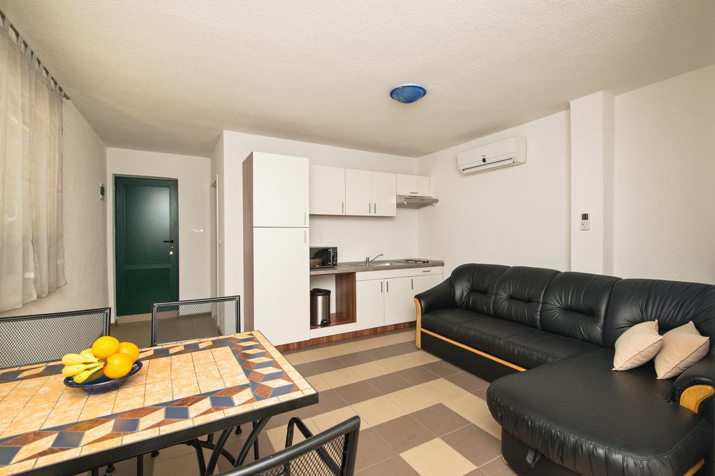 Apartment Afrika Макарська Екстер'єр фото