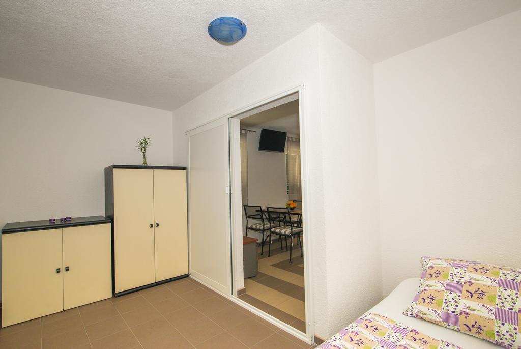 Apartment Afrika Макарська Екстер'єр фото