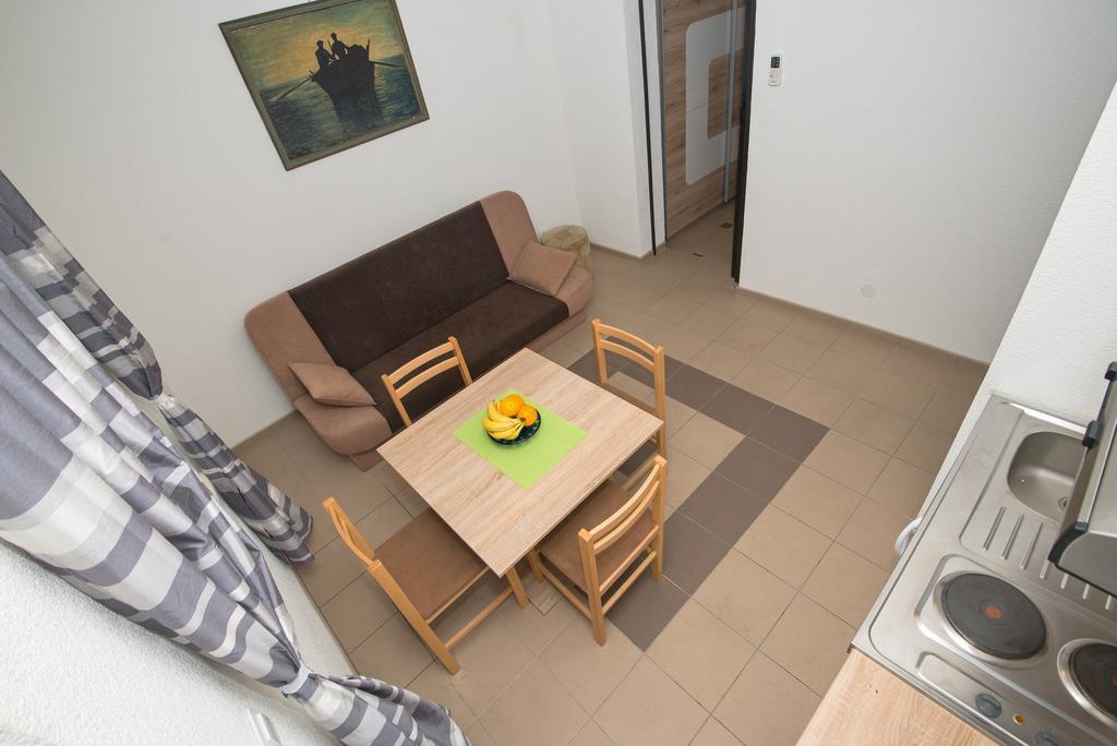 Apartment Afrika Макарська Екстер'єр фото
