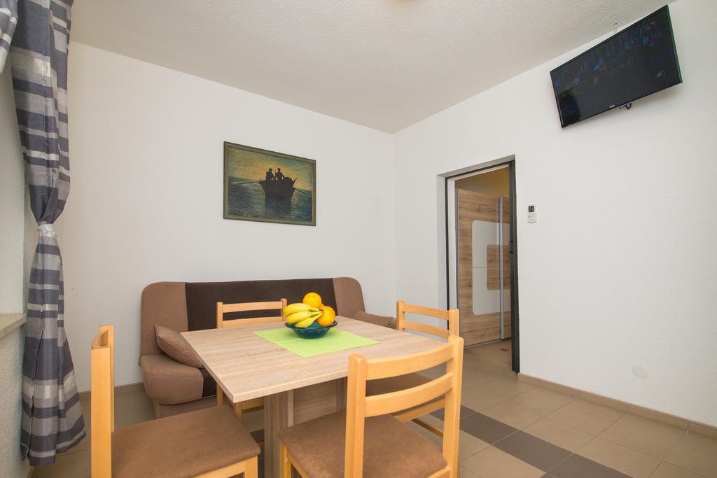 Apartment Afrika Макарська Екстер'єр фото