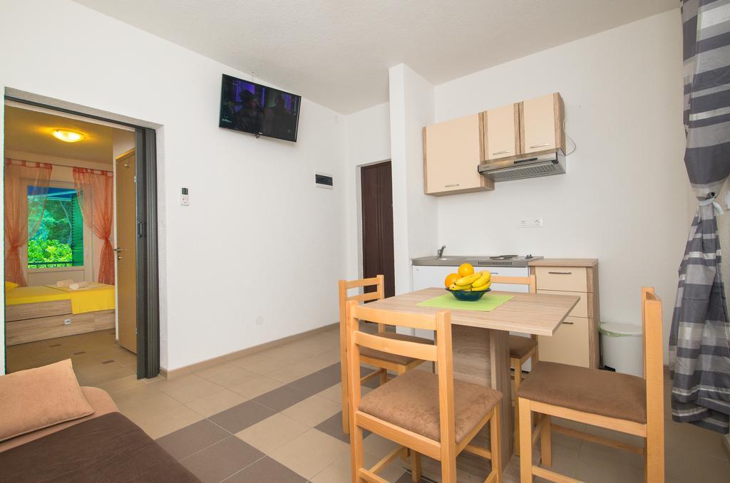 Apartment Afrika Макарська Екстер'єр фото