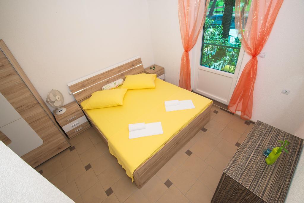 Apartment Afrika Макарська Екстер'єр фото