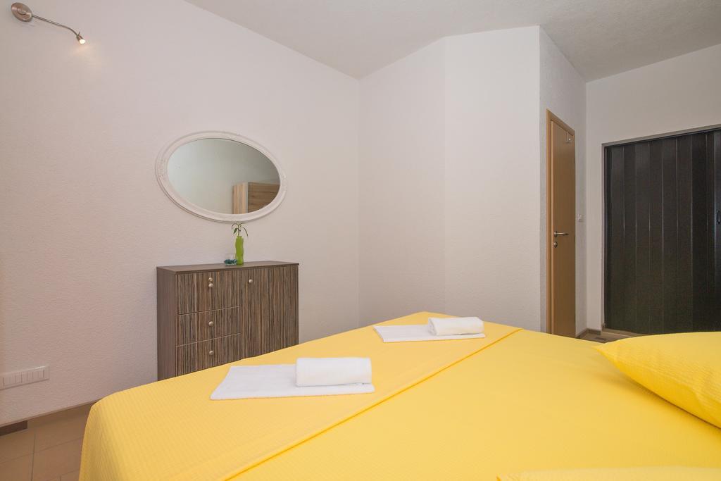 Apartment Afrika Макарська Екстер'єр фото