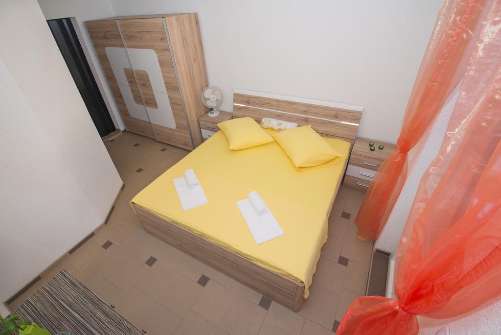 Apartment Afrika Макарська Екстер'єр фото